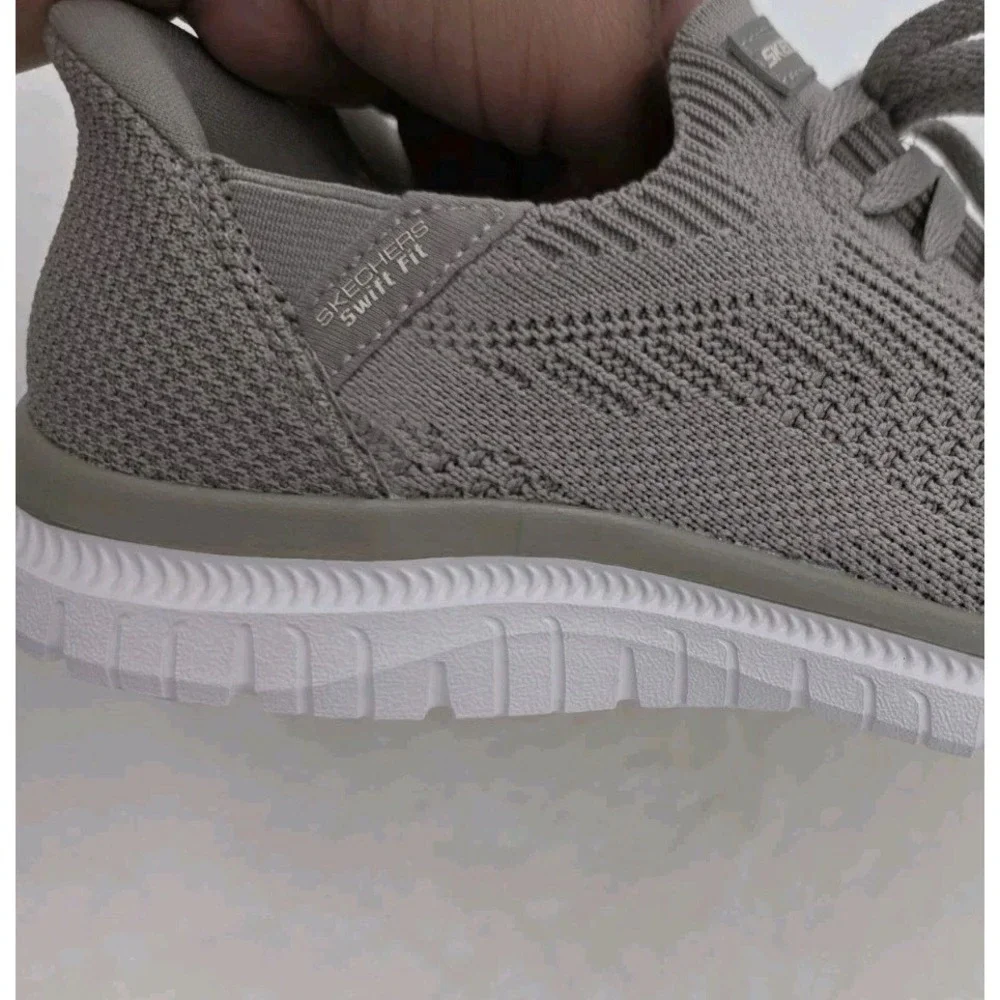 NWT Skechers Women's Slip-Ins Swift Fit Gray Taupe Comfort Sneakers 7.5